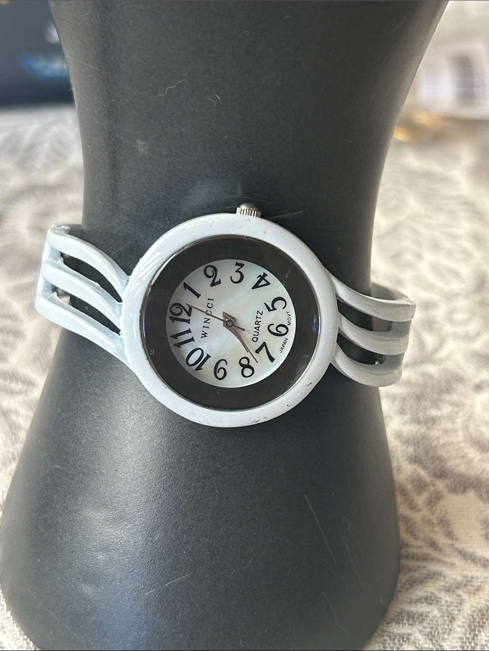WINCCI White Round Bangle Watch with Black Dial Ring New Battery